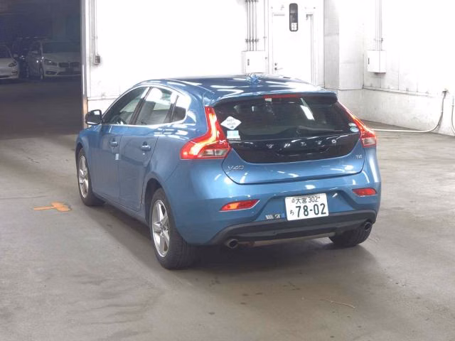 VOLVO V40
