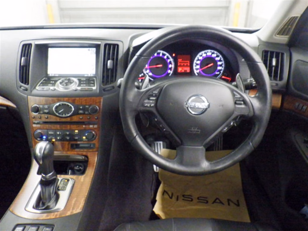 NISSAN SKYLINE