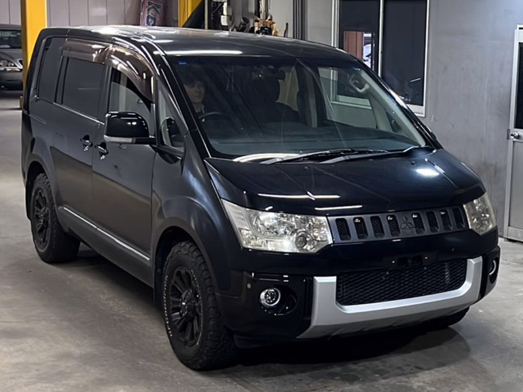 MITSUBISHI DELICA D:5