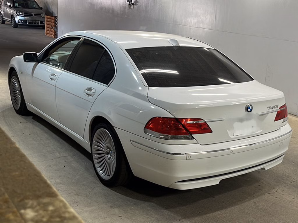 BMW 7-SERIES