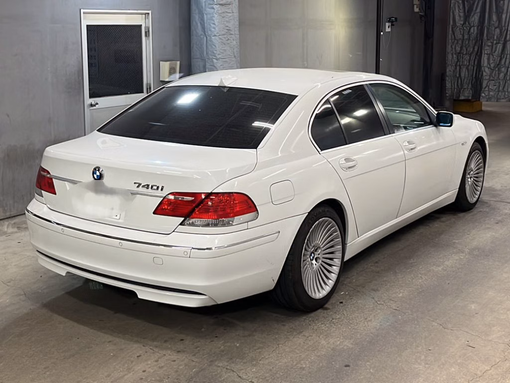 BMW 7-SERIES