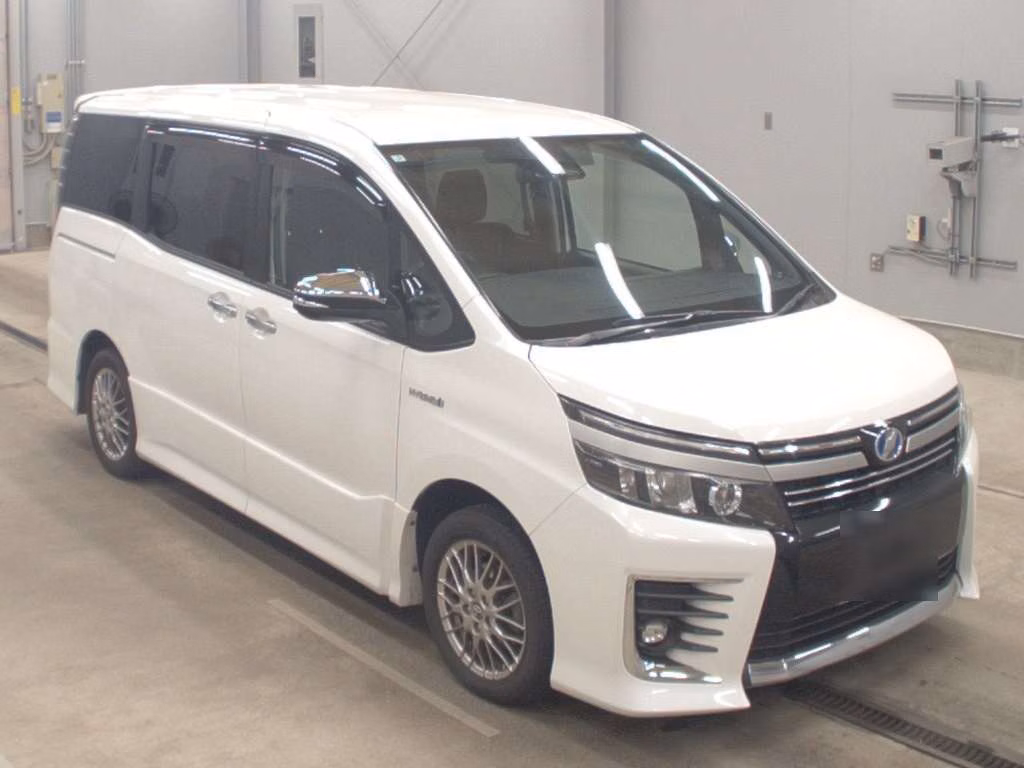 TOYOTA VOXY