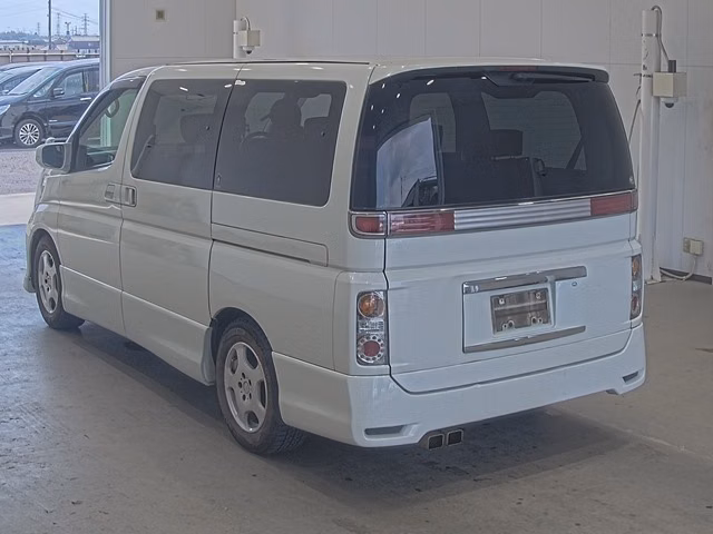 NISSAN ELGRAND