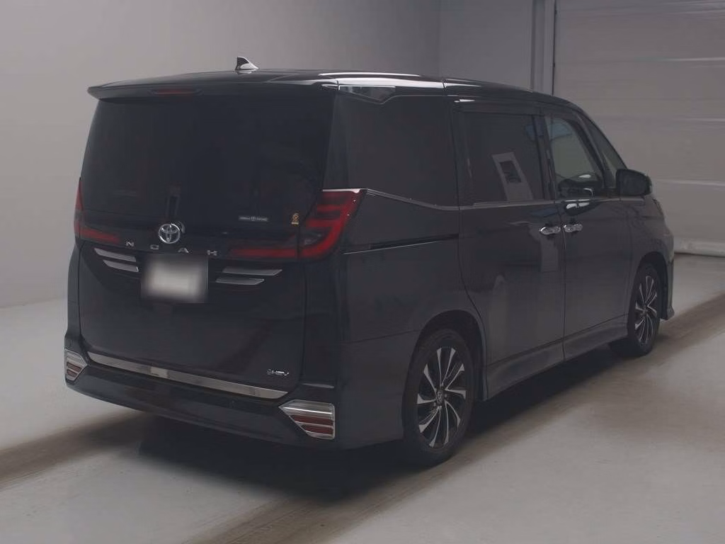 TOYOTA NOAH