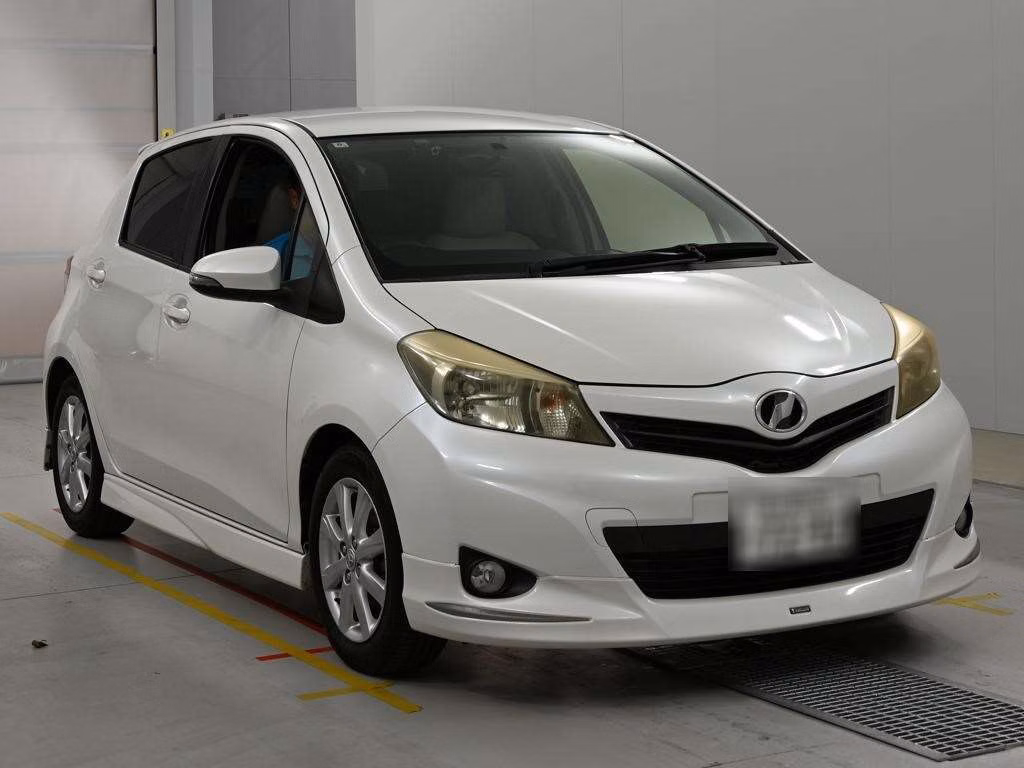 TOYOTA VITZ