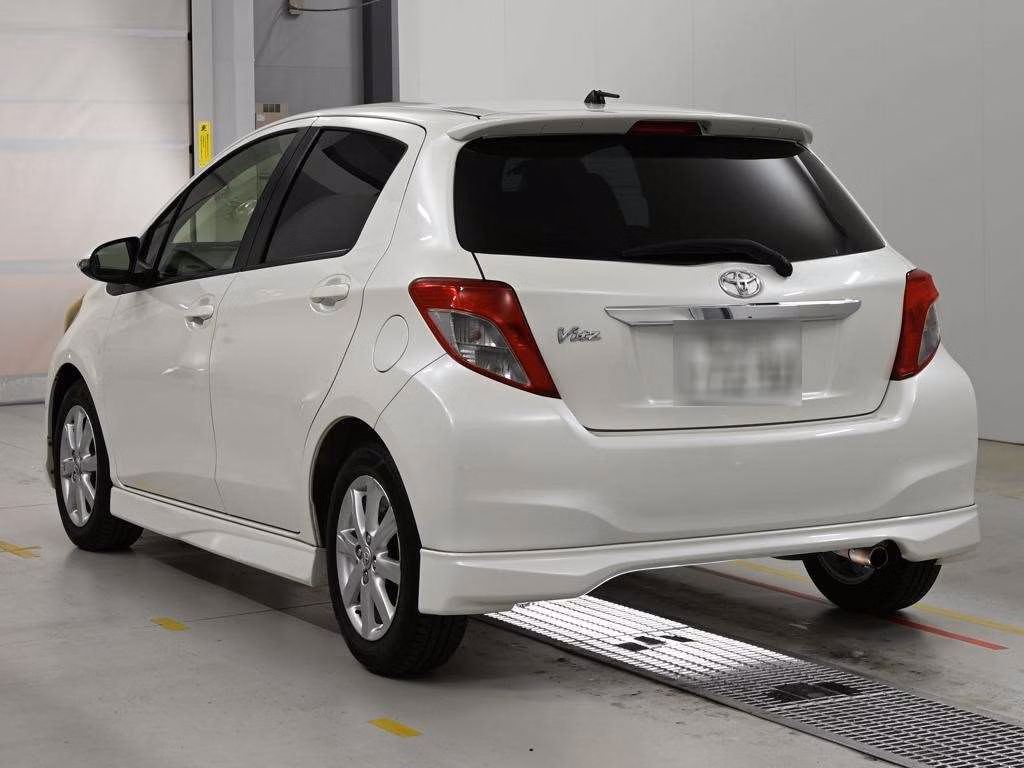TOYOTA VITZ