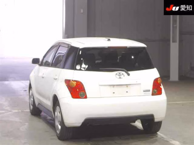 TOYOTA IST