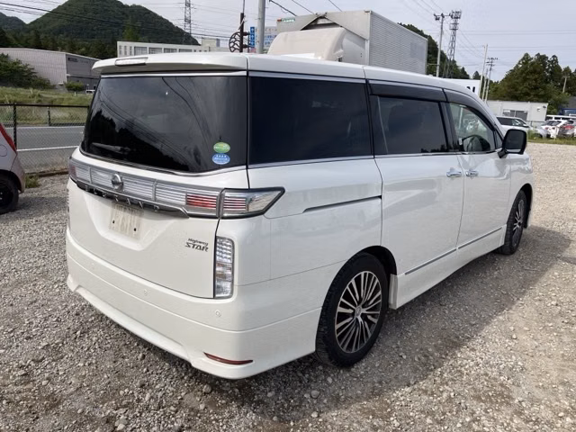 NISSAN ELGRAND