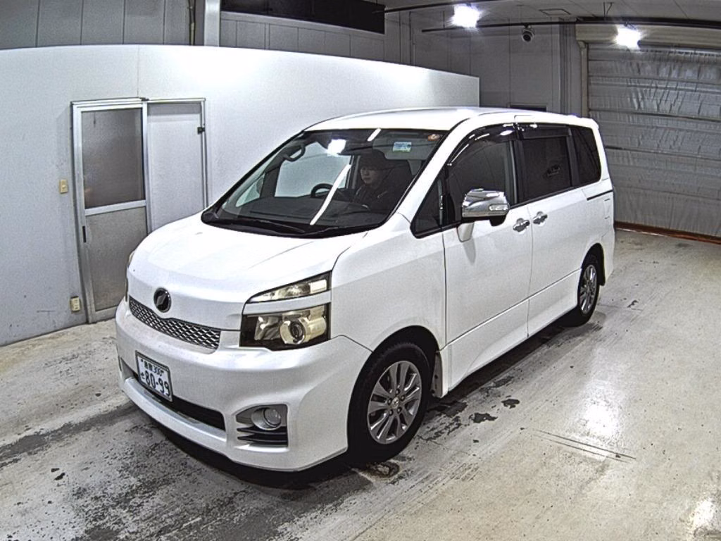 TOYOTA VOXY