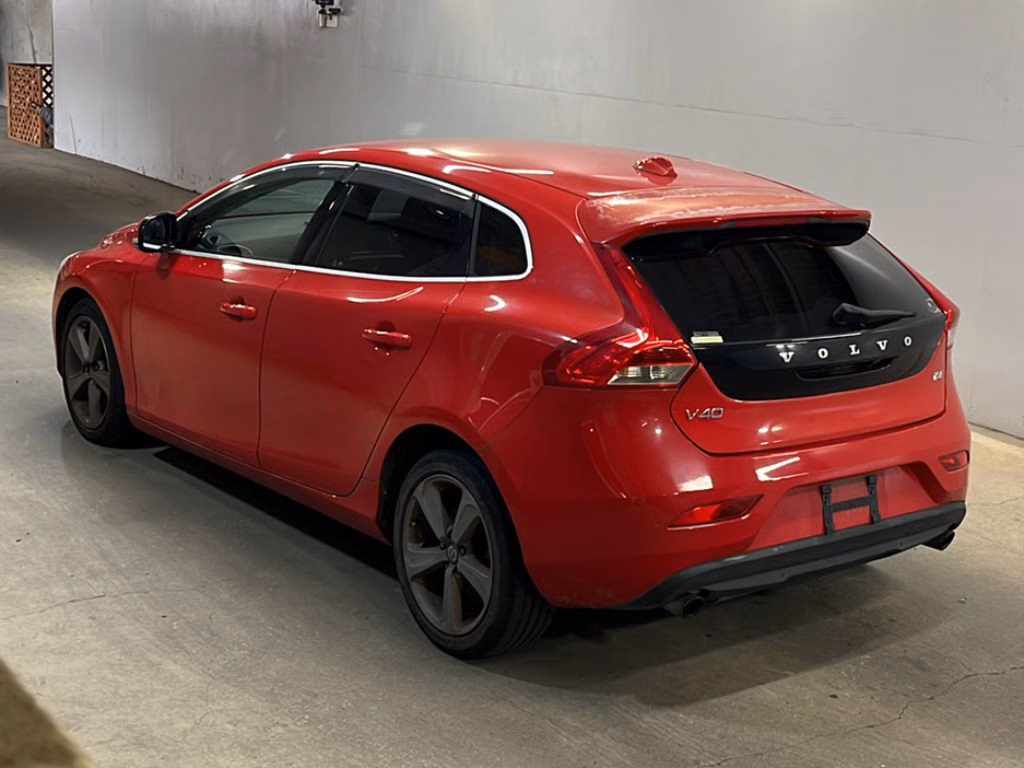 VOLVO V40