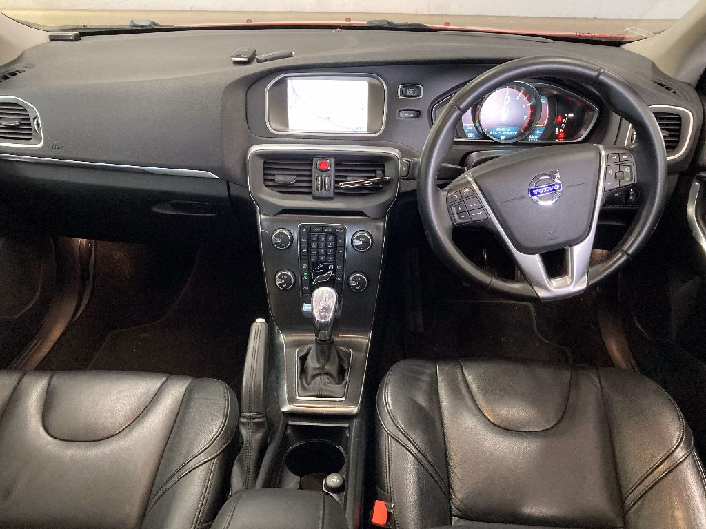 VOLVO V40