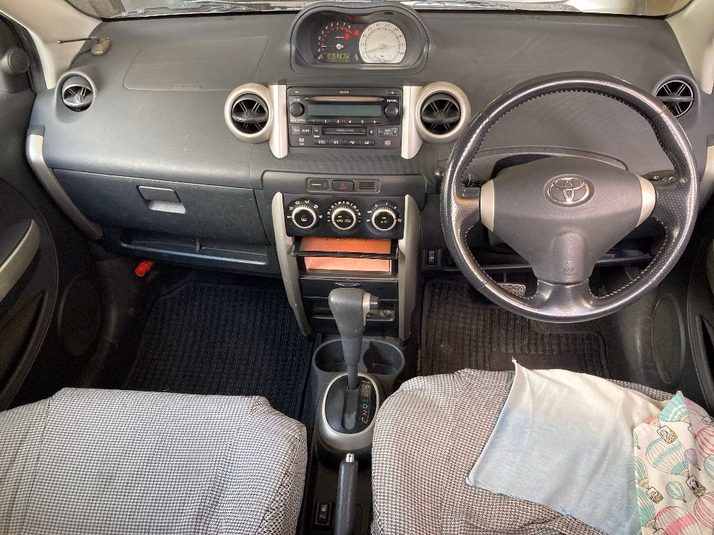 TOYOTA IST