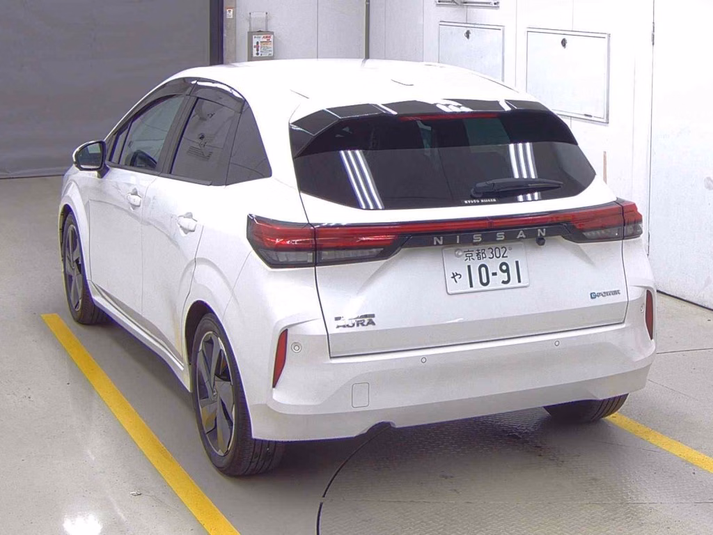 NISSAN AURA