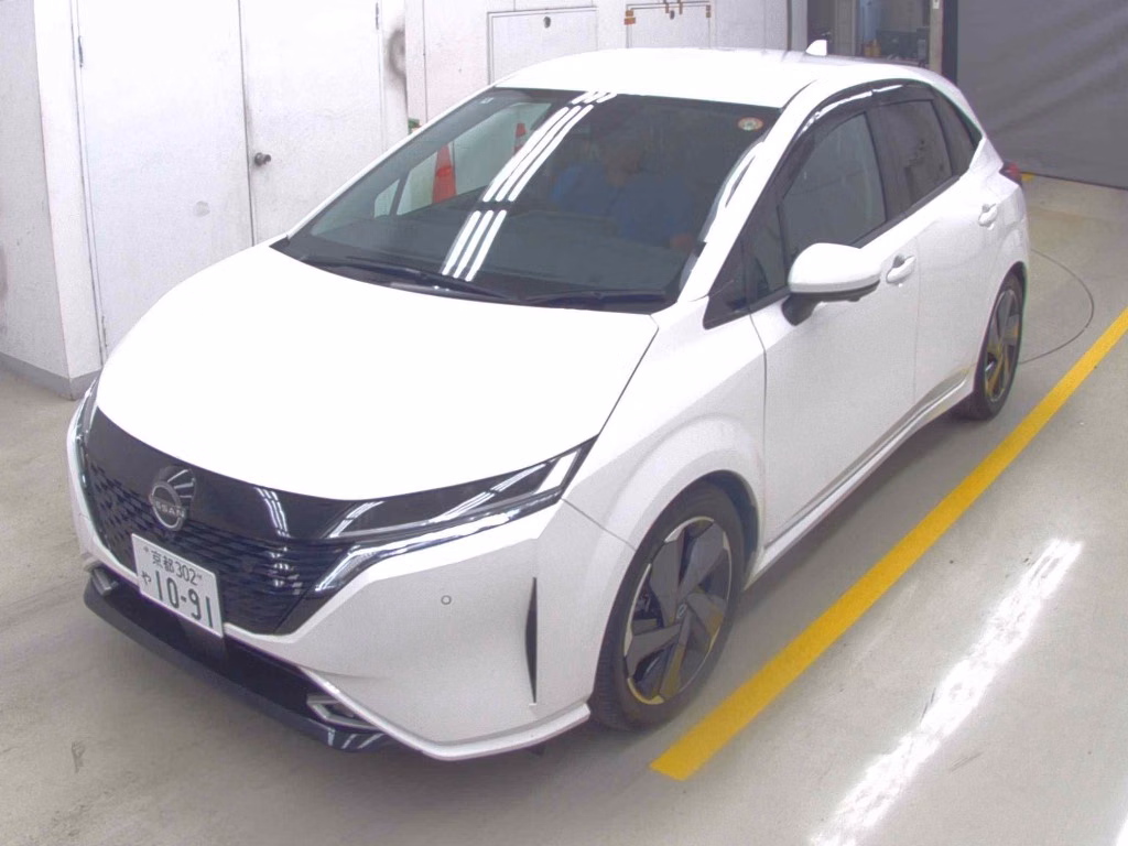 NISSAN AURA