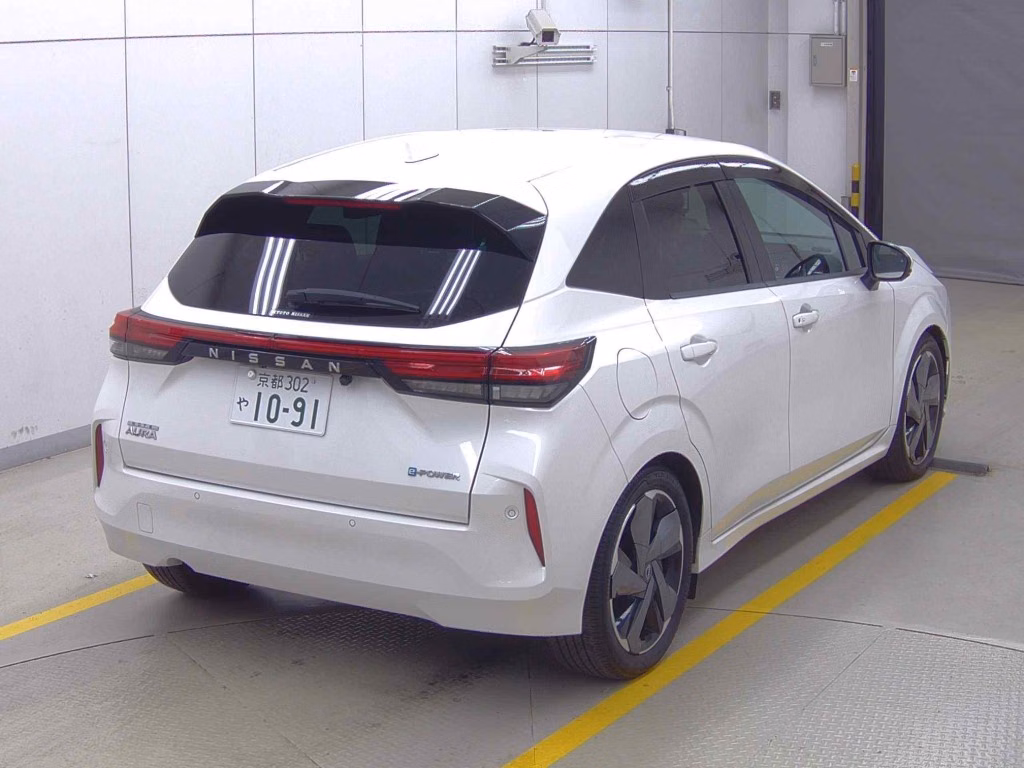 NISSAN AURA