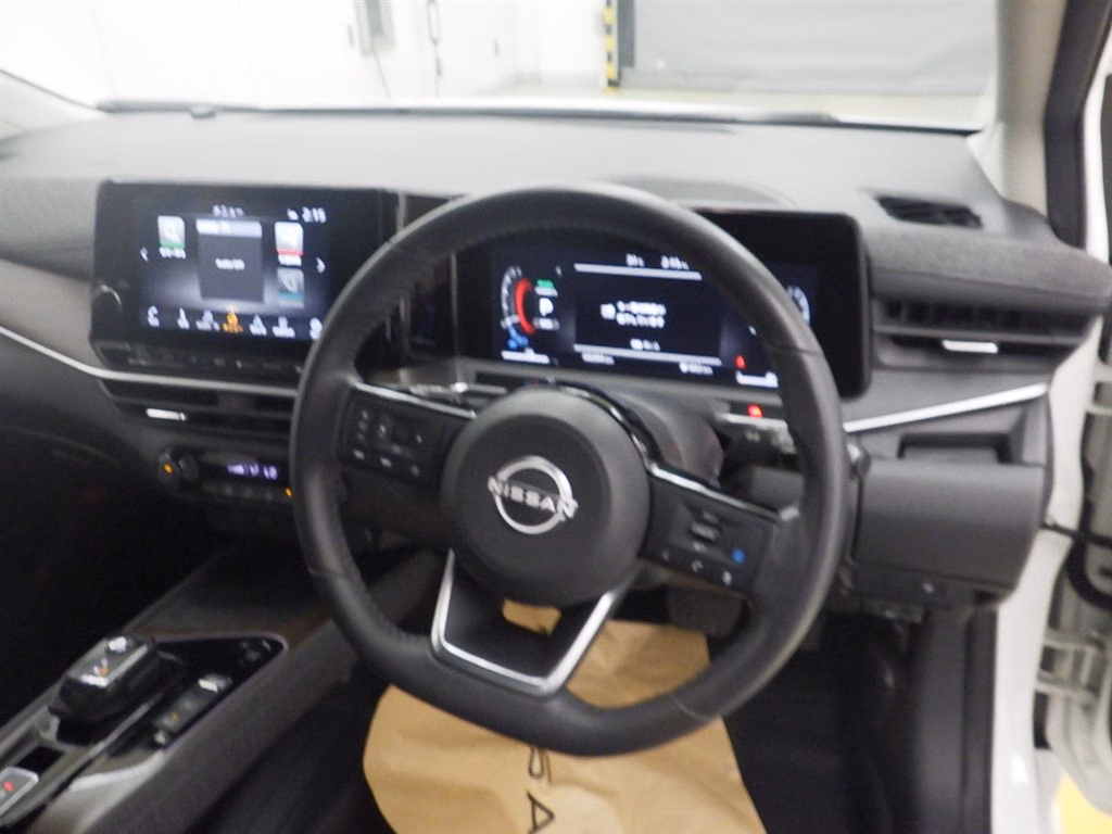 NISSAN AURA