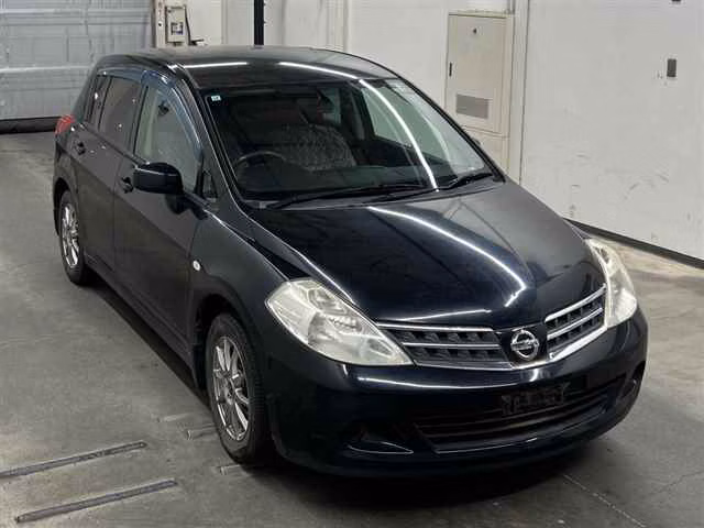 NISSAN TIIDA