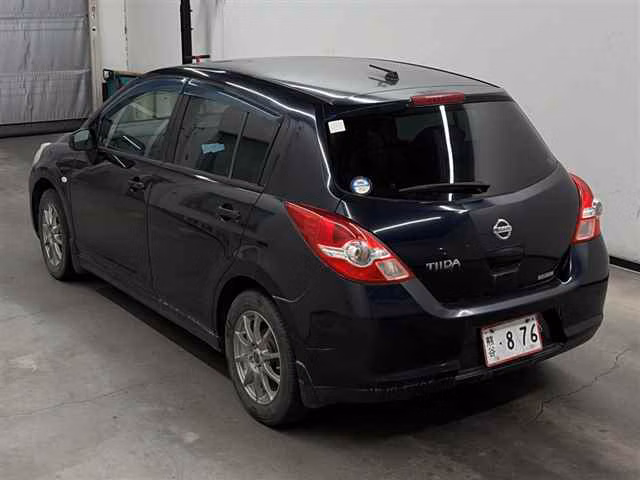 NISSAN TIIDA