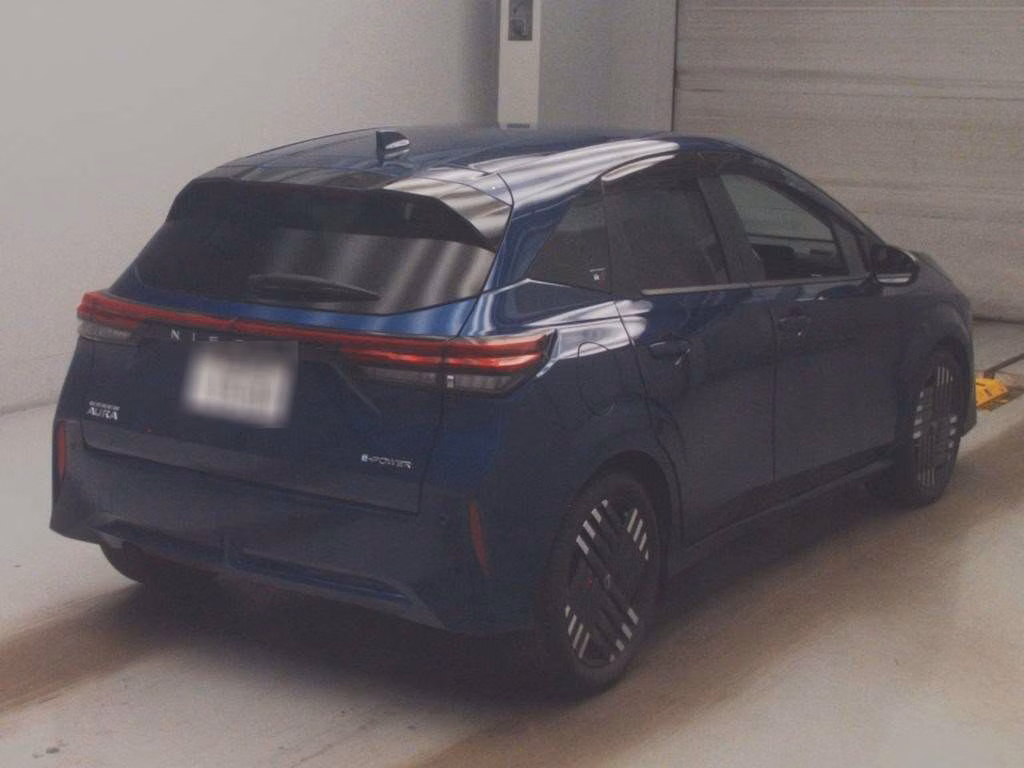 NISSAN AURA