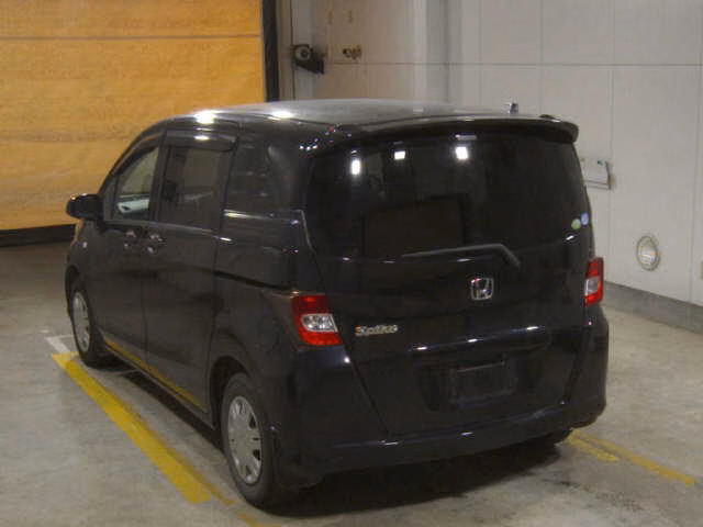 HONDA FREED SPIKE