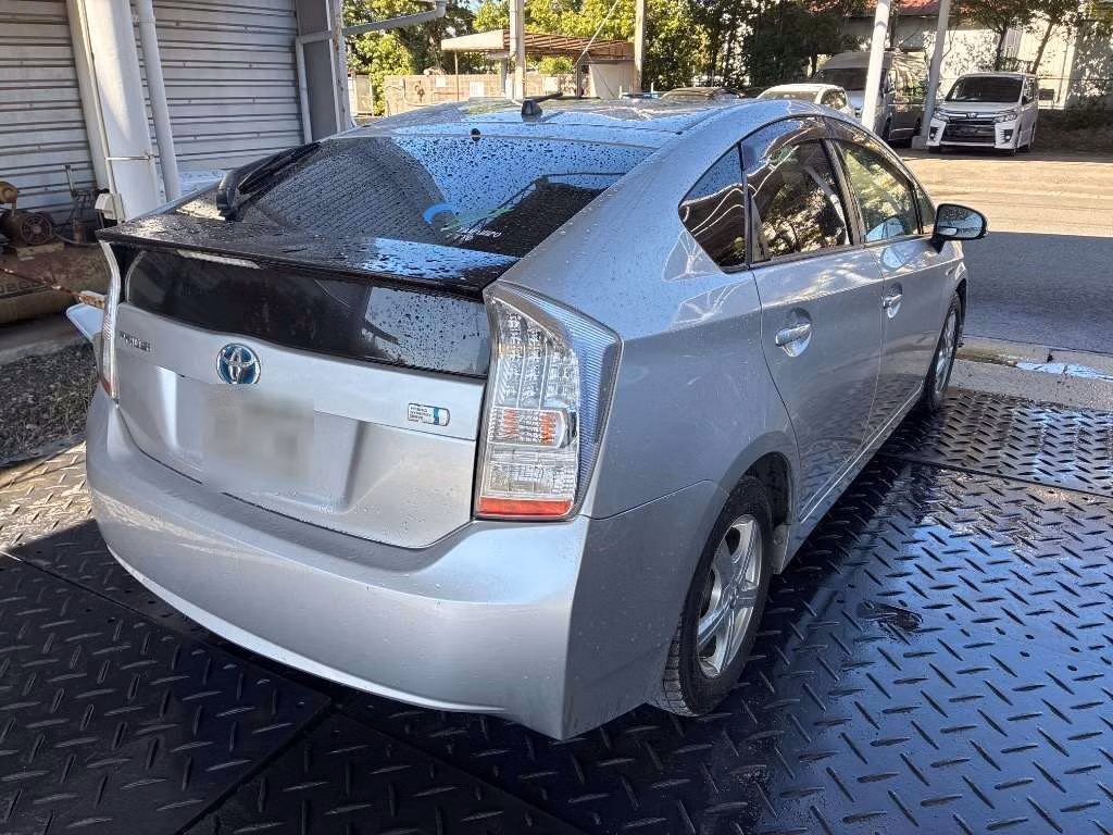 TOYOTA PRIUS