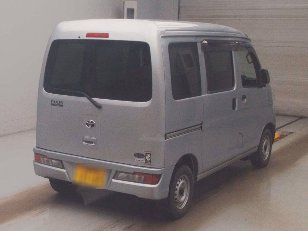 TOYOTA PIXIS VAN