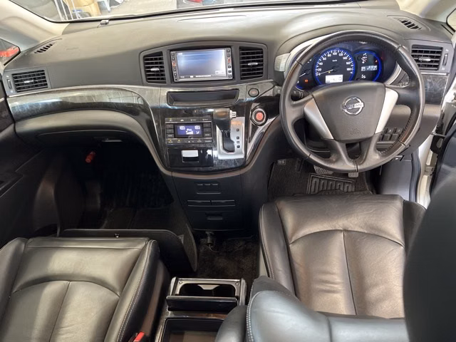 NISSAN ELGRAND