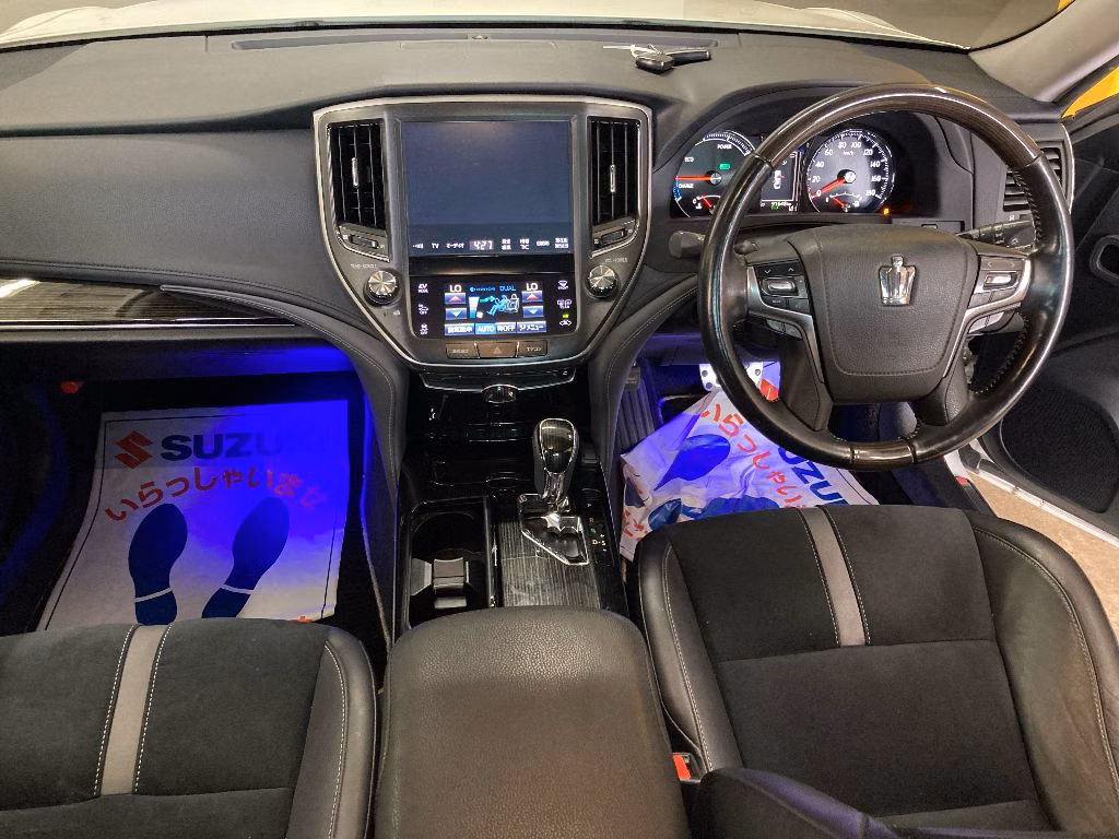 TOYOTA CROWN