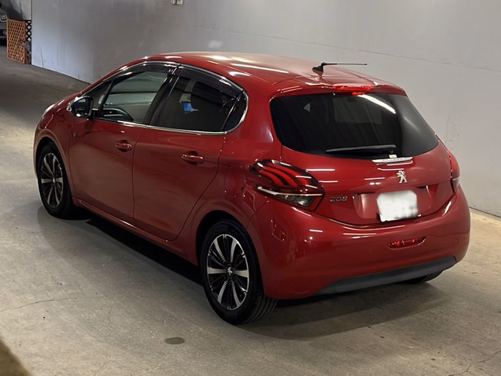 PEUGEOT 208