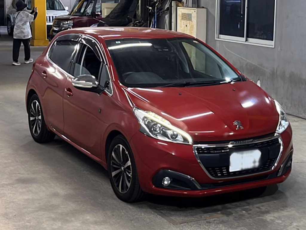 PEUGEOT 208