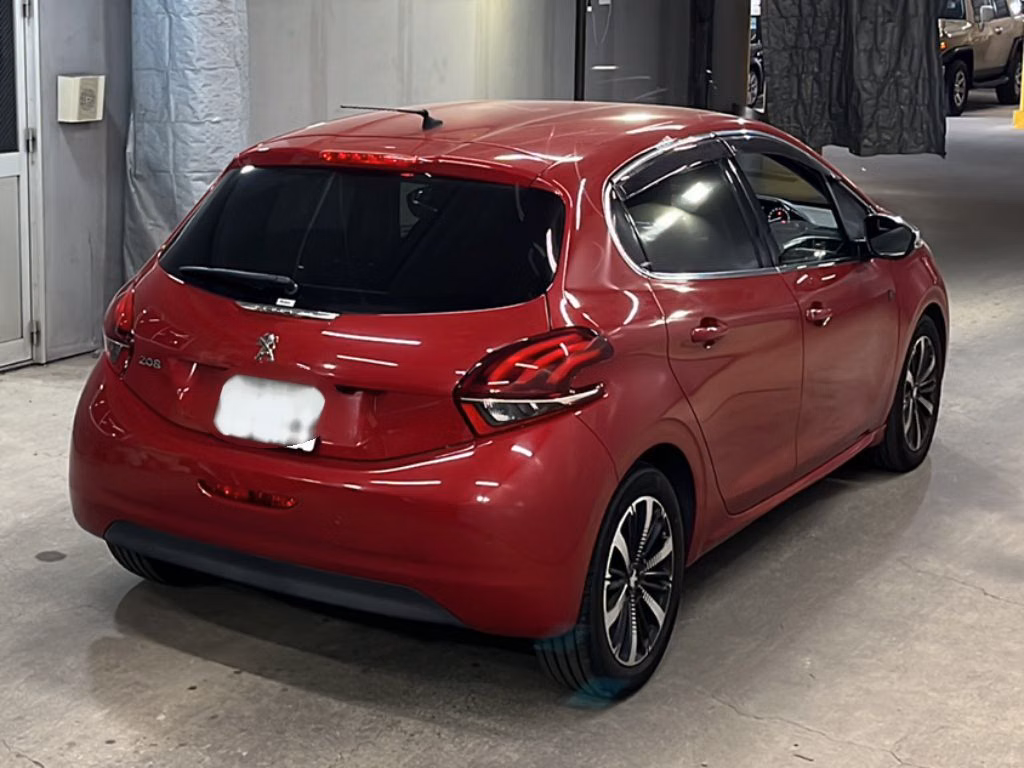 PEUGEOT 208