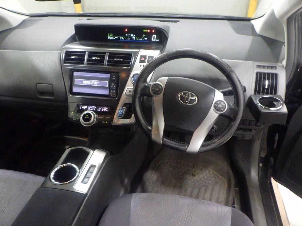 TOYOTA PRIUS ALPHA