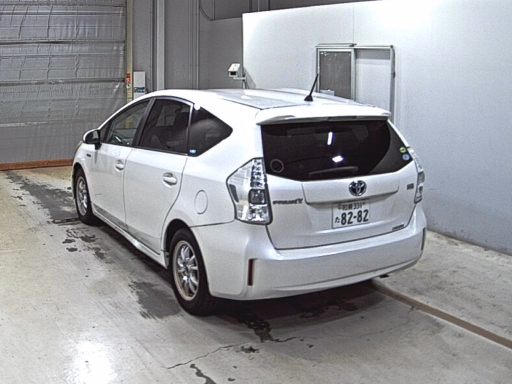 TOYOTA PRIUS ALPHA