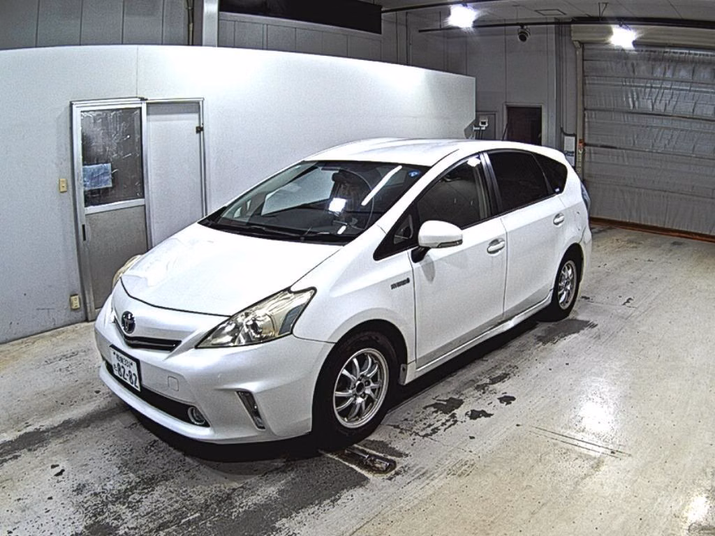 TOYOTA PRIUS ALPHA