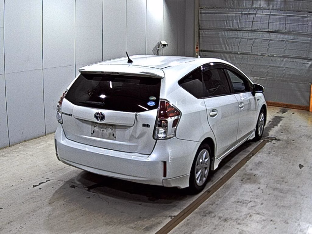 TOYOTA PRIUS ALPHA