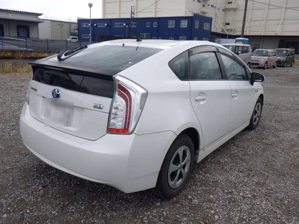 TOYOTA PRIUS