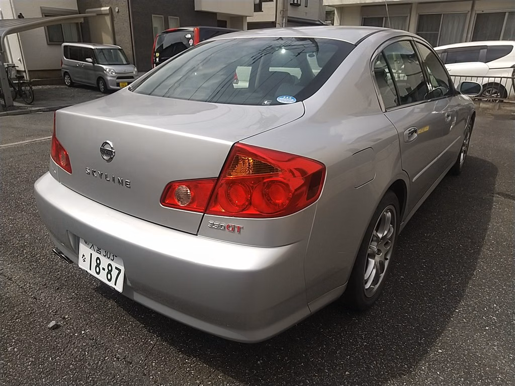 NISSAN SKYLINE