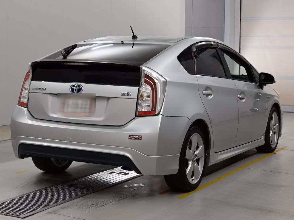 TOYOTA PRIUS