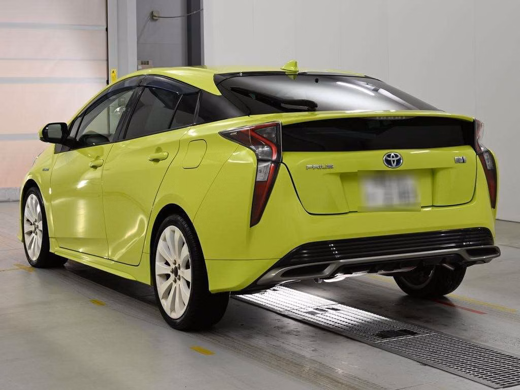 TOYOTA PRIUS