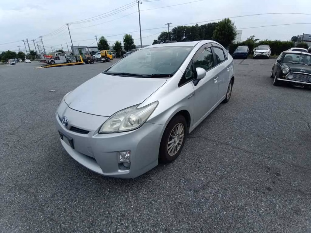 TOYOTA PRIUS