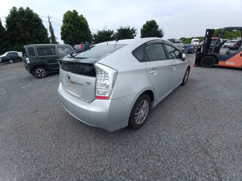 TOYOTA PRIUS