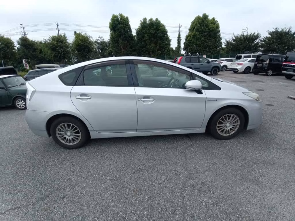 TOYOTA PRIUS