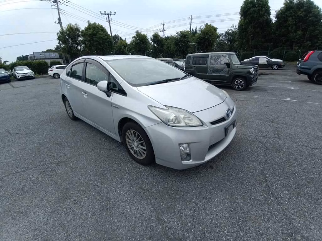 TOYOTA PRIUS