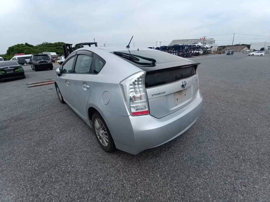 TOYOTA PRIUS