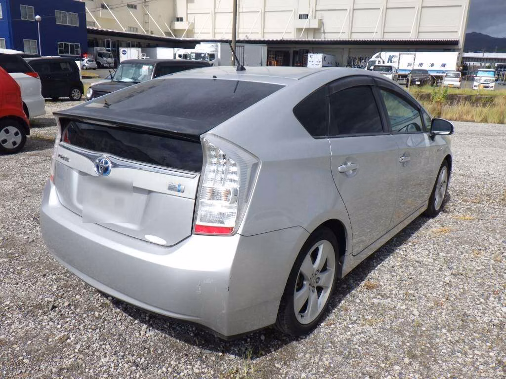 TOYOTA PRIUS