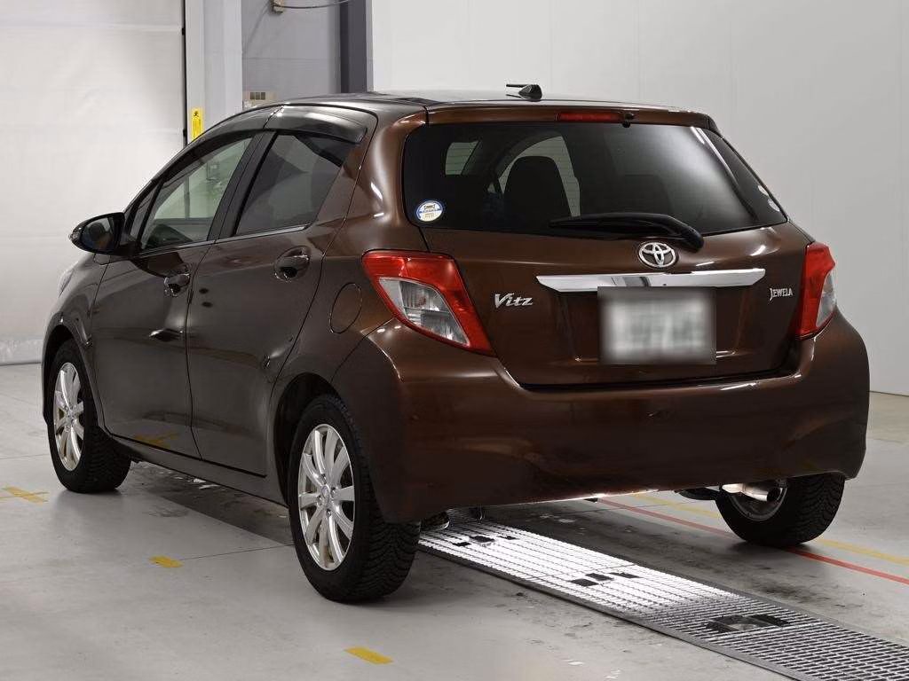 TOYOTA VITZ