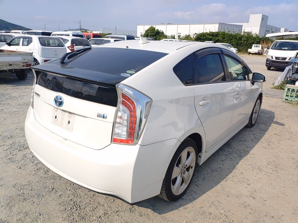 TOYOTA PRIUS
