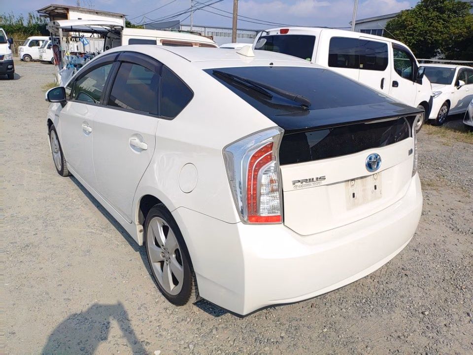 TOYOTA PRIUS