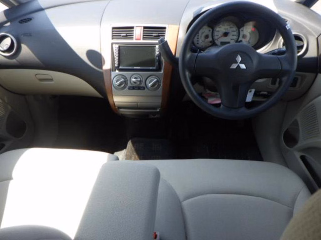 MITSUBISHI COLT