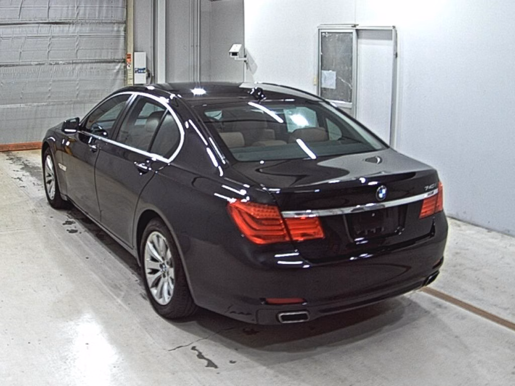 BMW 7-SERIES